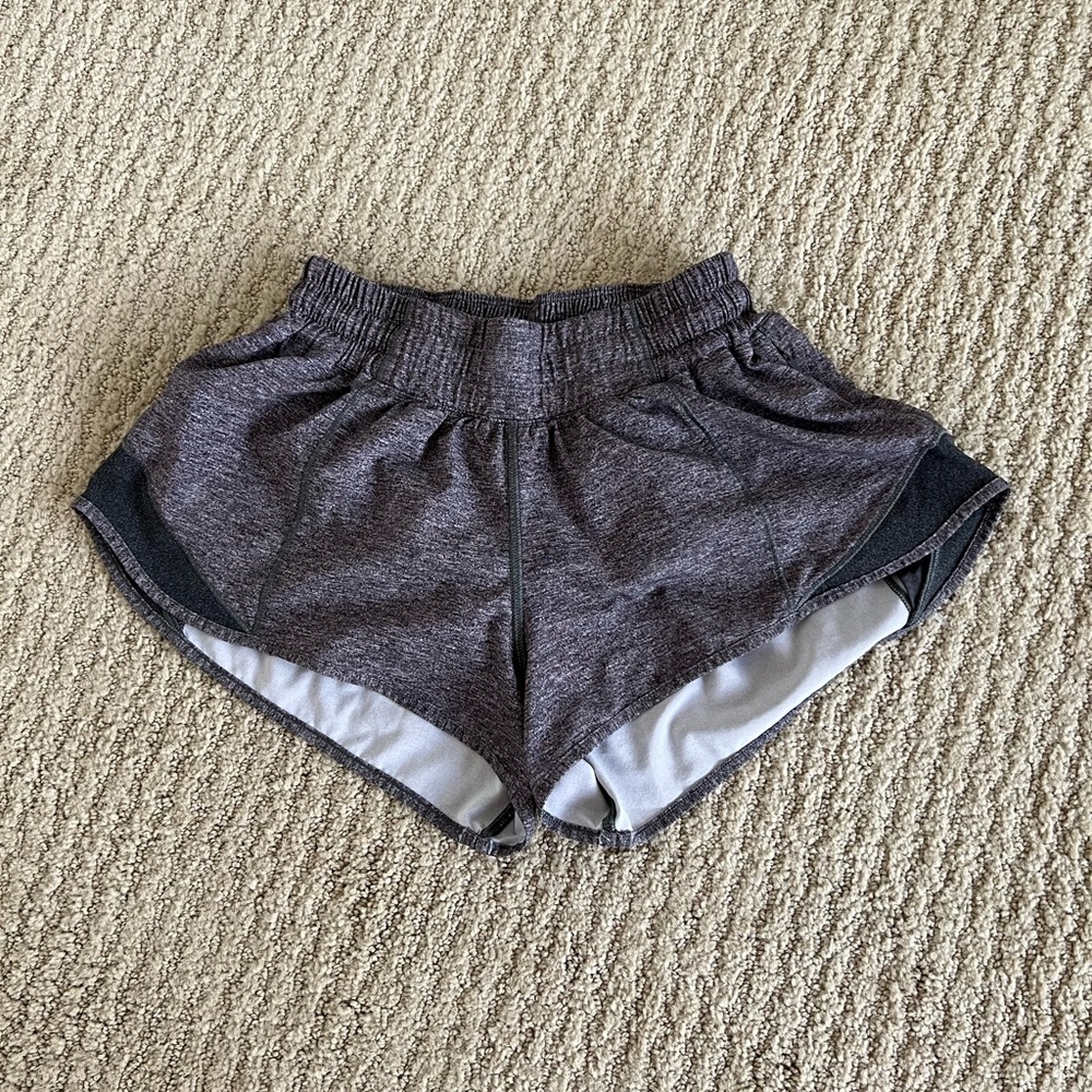 Lululemon hotty hot shorts 2.5”